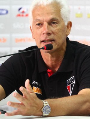 Emerson Leão, técnico do São Paulo, em entrevista coletiva (Foto: Luiz Pires/VIPCOMM)