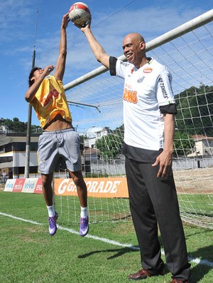 Kareen Abdul-Jabbar neymar santos  (Foto: Ivan Storti / Site Oficial do Santos FC)