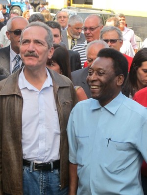 Pelé e Aldo Rebelo memorial (Foto: Adilson Barros / Globoesporte.com)