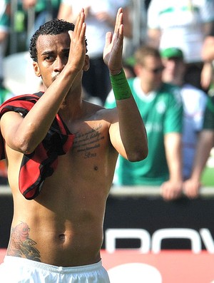 Wesley no jogo do Werder Bremen (Foto: AFP)