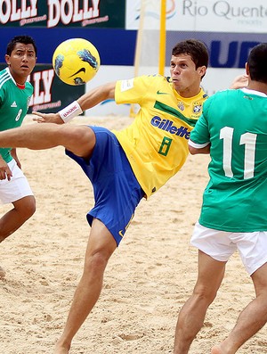 Brasil partida contra o México no futebol de areia (Foto: Wander Roberto / Inovafoto)