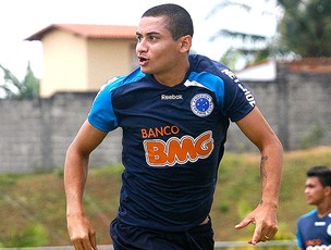 Wellington Paulista no treino do Cruzeiro  (Foto: Washington Alves / VIPCOMM)