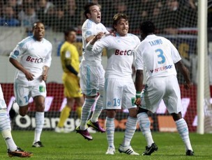 Gabriel Heinze comemora gol do Olympique de Marselha (Foto: Reuters)