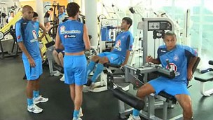 Se preparando para o Ba-Vi, Tricolor baiano treinou em Curitiba  (Foto: Reprodução TV Bahêa)