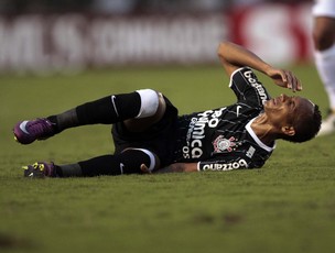 Liedson, do Corinthians, na Vila Belmiro (Foto: Marcos Ribolli / Globoesporte.com)