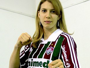 Natália Falavigna assina contrato com o Fluminense (Foto: Ralff Santos / FluminenseFC)