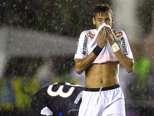 Neymar na derrota do Santos para o Vasco (Foto: Alexandre Cassiano / Ag. O Globo)