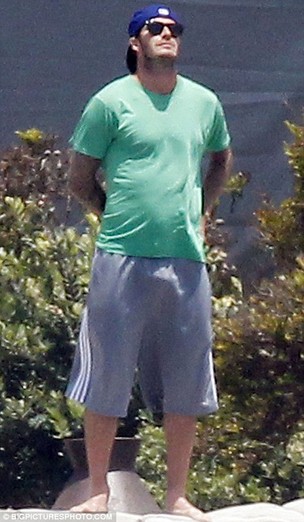 Beckham, barriga (Foto: Reprodução / Daily Mail)