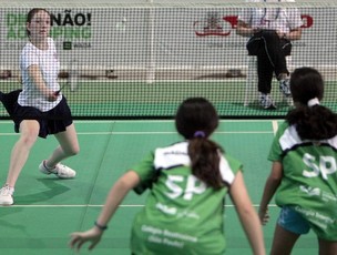 Dupla feminina de So Paulo no badminton nas Olimpadas Escolares 2011 (Foto: Gaspar Nbrega / COB)