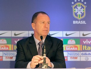 Mano Menezes na convocação da Seleção (Foto: Mowa Press)