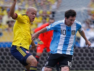 Bolivar e Messi, Colômbia x Argentina (Foto: AP)