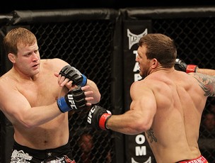 UFC 139 - Ryan Bader e Jason Brilz (Foto: Agência Getty Images)