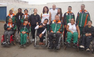 Para-atletas de Uberaba comemoram conquistas de 2011 (Foto: Divulgação / Adefu)