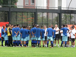 jogadores reunidos no treino do Botafogo (Foto: Thales Soares / Globoesporte.com)