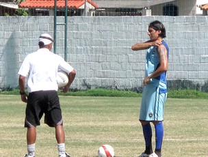 Loco Abreu treino Botafogo (Foto: Thales Soares / Globoesporte.com)