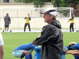 Oswaldo de Oliveira no treino do Botafogo (Foto: Thales Soares / Globoesporte.com)