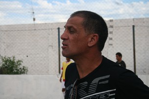 Celso Teixeira comanda o Sergipe contra o Olímpico (Foto: Felipe Martins/GLOBOESPORTE.COM)