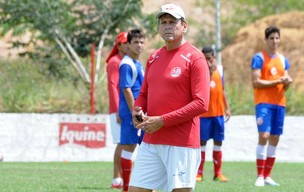 Waldemar Lemos, técnico do Náutico - treino do Náutico (Foto: Aldo Carneiro)