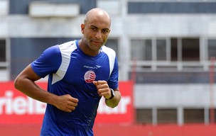 Ronaldo Conceição, zagueiro do Náutico (Foto: Aldo Carneiro)