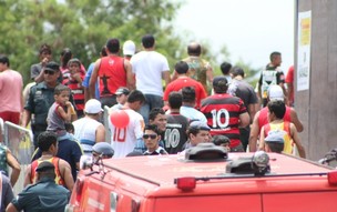 Torcida do Flamengo não ficou até o final do jogo (Foto: Anderson Silva/Globoesporte.com)