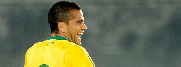 Coemoração gol Daniel Alves Irã Seleção Brasileira Abu Dhabi