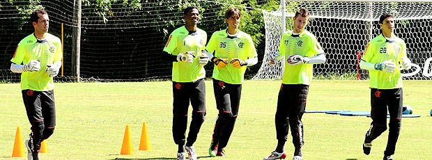 goleiros no treino do Flamengo (Foto: Eduardo Peixoto / Globoesporte.com)
