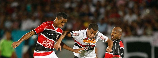 Gol contra complica o São Paulo no Recife (Rubens Chiri / Agência Estado)