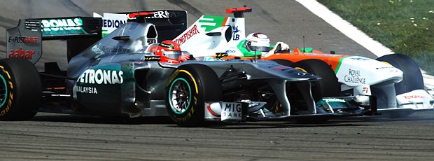 Sutil ultrapassa Schumacher na F1  (Foto: Getty Images)
