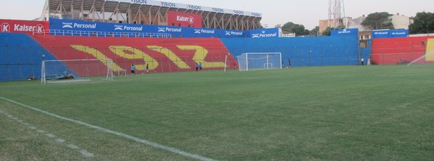 Estádio Cerro Porteño, La Olla Azulgrena (Foto: Julyana Travaglia/GLOBOESPORTE.COM)