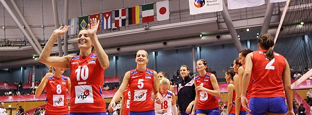 Sérvia comemora vitória sobre os EUA no Grand Prix (Foto: Divulgação / FIVB)