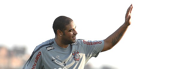 Adriano treino Corinthians (Foto: Ag. Estado)