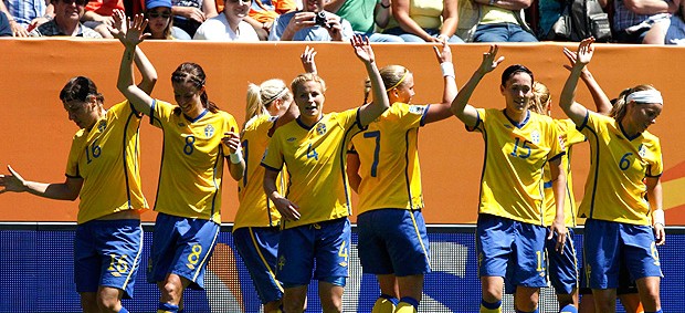 jogadoras suecia comemoram gol copa do mundo futebol feminino (Foto: Agência Reuters)