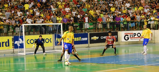 Seleção brasileira de futsal goleia por 4 a 0 a Paraíba (Foto: Larissa Keren)