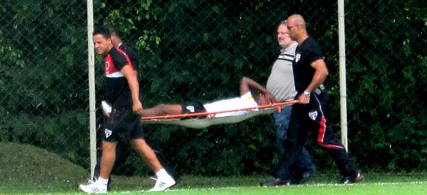 wellington são paulo treino contusão (Foto: Daniel Romeu / Globoesporte.com)