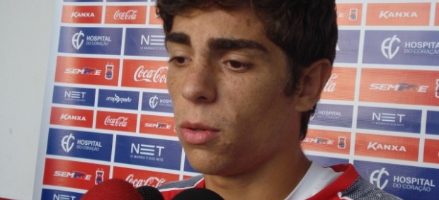 Luisinho, meia do Paraná Clube, na Vila Olímpica (Foto: Fernando Freire/GLOBOESPORTE.COM)