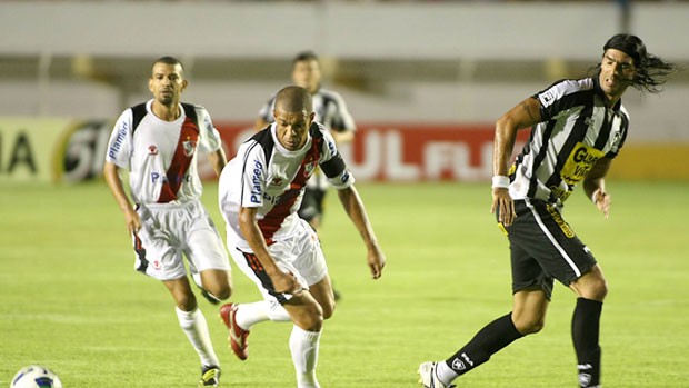Loco Abreu Botafogo x River Plate-SE (Foto: Ag. Estado)
