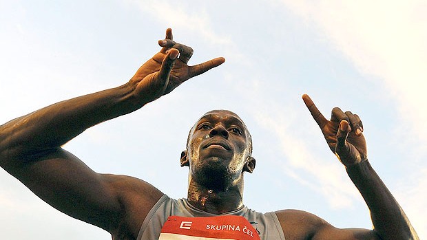 Bolt comemora vitória nos 100 metros (Foto: EFE)