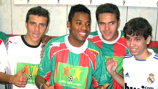 Robinho participa de jogo beneficiente em Santos (Foto: Divulgação)