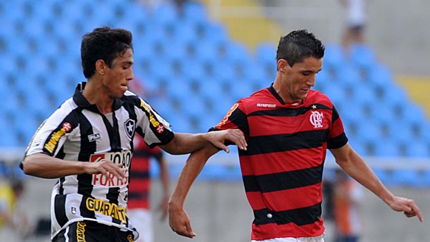 Thiago Neves defende Ronaldinho: 'Vaias injustas'