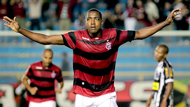 Renato se torna o 50º maior artilheiro do Flamengo