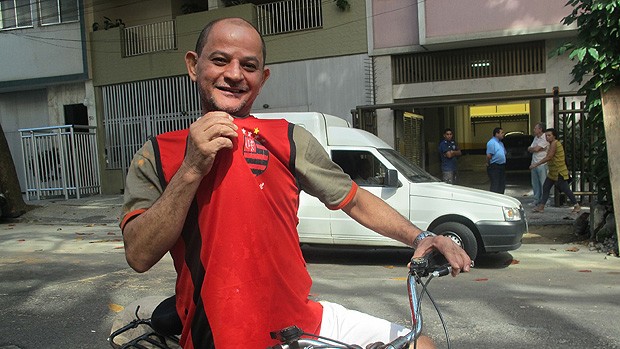 torcedor flamengo  bicicleta (Foto: Janir Junior/Globoesporte.com)