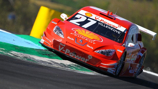 Villeneuve acelera seu Stock Car 27 pela primeira vez, em Interlagos (Foto: Carsten Horst)