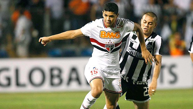 Denilson do São Paulo no jogo contra o Ceará (Foto: Ag. Estado)