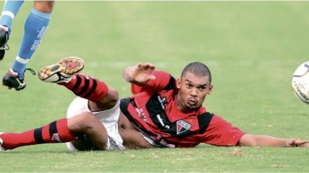 Agenor será desfalque no jogo contra o Flamengo (Ricardo Rafael/O Popular)