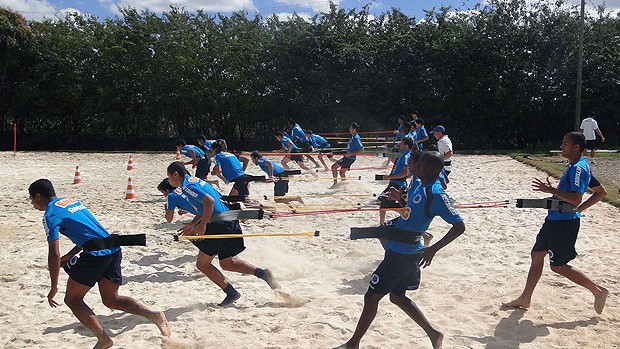 jogadores no treino do Cruzeiro (Foto: Lucas Catta Prêta / GLOBOESPORTE.COM)