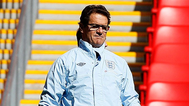 Fabio Capello no treino da Inglaterra (Foto: AP)