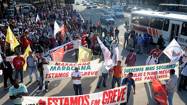greve funcionários obras maracanã (Foto: André Durão / Globoesporte.com)