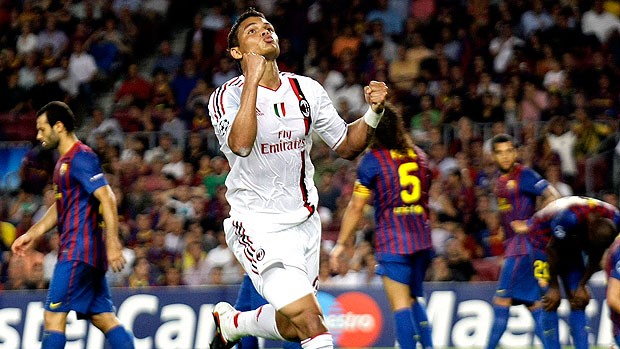 Thiago Silva comemora gol do Milan contra o Barcelona (Foto: Reuters)