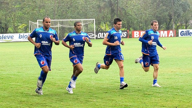 jogadores do Flamengo no treino físico (Foto: Janir Junior / GLOBOESPORTE.COM)