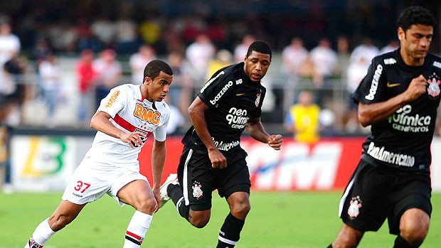 Lucas no jogo do São Paulo contra o Corinthians em 2010 (Foto: Marcos Ribolli / GLOBOESPORTE.COM)